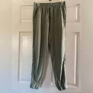 White House Black Market Green Pants With Side Pockets Size XS